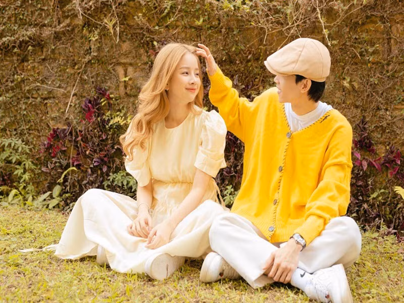 Hồng Thanh chia sẻ Mie là tất cả với anh. Nam diễn viên thường đưa bạn gái đi diễn và ngắm nhìn cô chơi nhạc. Trên trang cá nhân, ngoài hình ảnh bên Mide, Hồng Thành còn dành cho bạn gái những lời ngọt ngào.