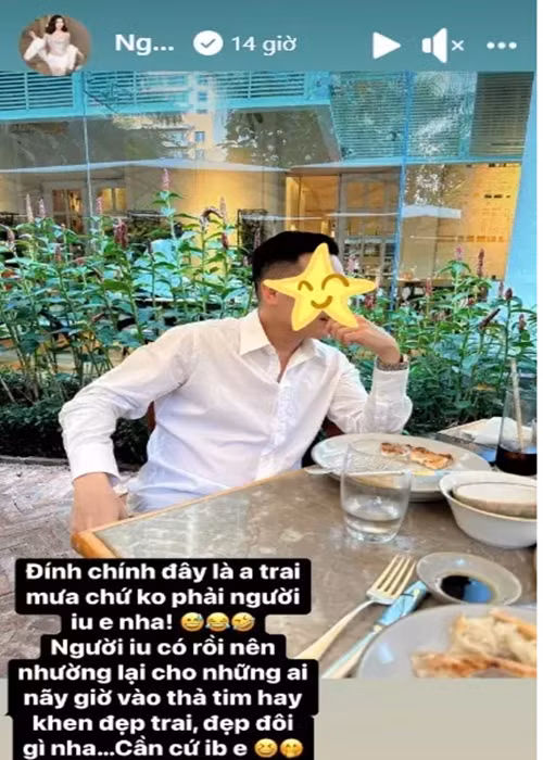 Quỳnh Thư khẳng định, cô đã có người yêu và chàng trai bên cạnh chỉ là anh trai mưa. “Người yêu có rồi nên nhường lại cho những ai nãy giờ vào thả tim hay khen đẹp trai, đẹp đôi gì nha. Cần cứ nhắn tin cho em", Quỳnh Thư cho biết. Ảnh: Vietnamnet