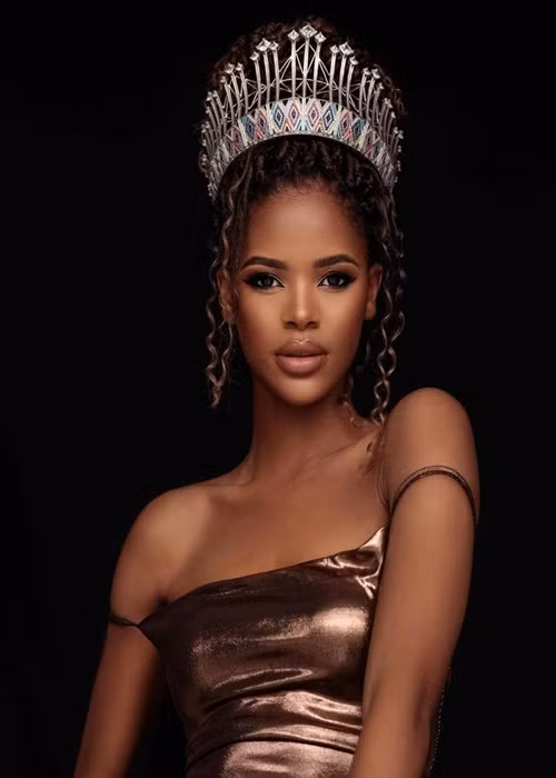 Ndavi Nokeri đăng quang Hoa hậu Nam Phi 2022. Chân dài này cao 1m73, có gương mặt ưa nhìn. Ảnh: Instagram