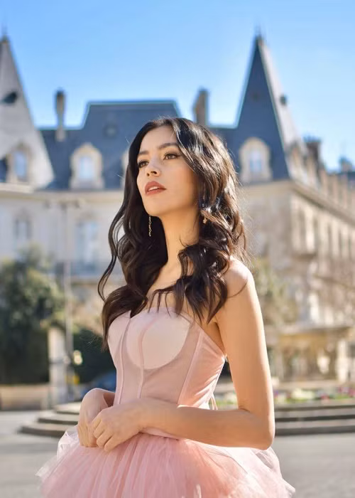 Camila Pinzon - Hoa hậu Thế giới Colombia 2022 cao 1m73. Cô có hai bằng thạc sĩ về tiếp thị và kinh doanh tại Đại học Sorbonne ở Paris (Pháp). Ảnh: Miss Mundo Colombia