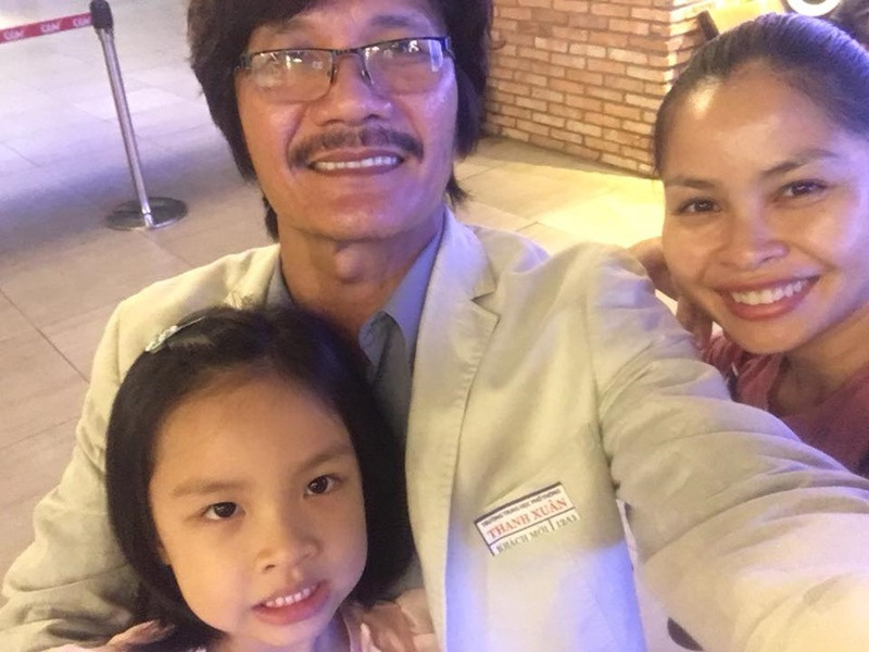 Vợ chồng Công Ninh đón con gái gia nhập tổ ấm năm 2014. Ảnh: FBNV