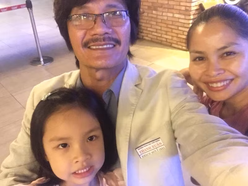 Vợ chồng Công Ninh đón con gái gia nhập tổ ấm năm 2014. Ảnh: FBNV