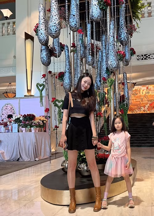 Phan Như Thảo tự tin mặc croptop khoe eo thon gọn sau khi giảm cân thành công. Ảnh: FBNV