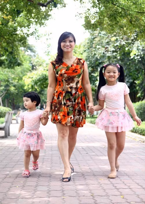 Thu Hạnh không quá nghiêm khắc với hai con gái. “Không bao giờ tôi áp đặt con điều gì, kể cả việc học hành lẫn những sở thích cá nhân”, nữ diễn viên sinh năm 1976 chia sẻ. Ảnh: An ninh thủ đô