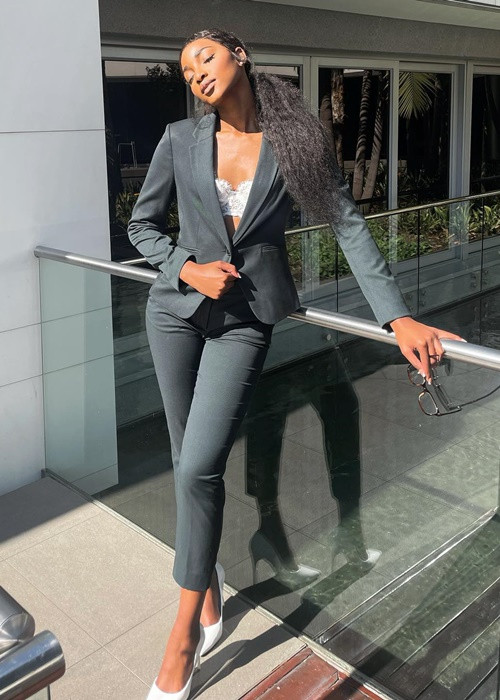 Mỹ nhân Nam Phi cho biết, cô là một người vui vẻ và đủ mạnh mẽ để giành vương miện Miss Charm 2023.