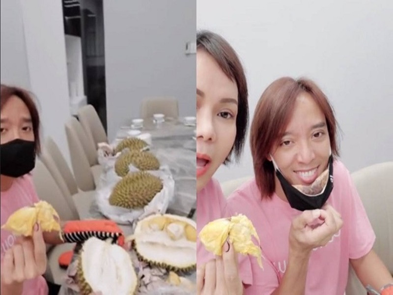 Mặc dù không thích mùi sầu riêng, Hoài Phương vẫn nhiệt tình xẻ từng quả cho bà xã ăn. Ảnh: Người đưa tin