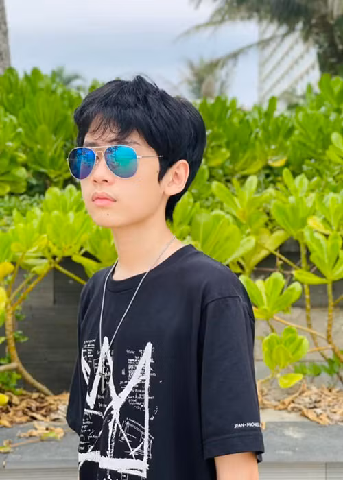 Con trai Thân Thúy Hà năm nay 13 tuổi, thừa hưởng nhiều tính cách của mẹ như tự lập, tự ái cao, quyết đoán, luôn giữ vững lập trường nhưng rất tình cảm. Theo Thân Thúy Hà, Duy Anh hiểu được công việc của mẹ và biết nhận xét các vai diễn của mẹ.