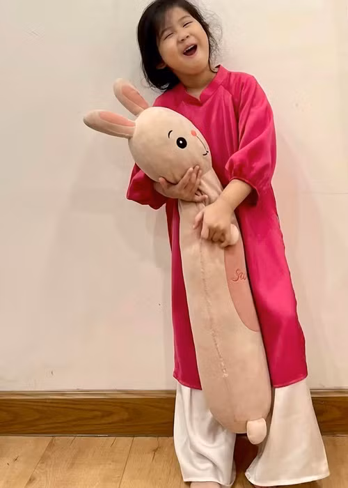 Thân Thúy Hà cho biết, con gái mạnh mẽ hơn những gì mọi người thường thấy ở một bé gái.