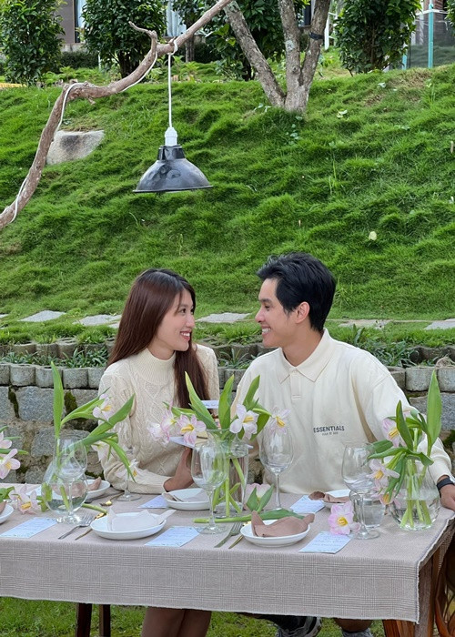 Bạn trai của Quỳnh Châu sinh năm 1989, hơn nàng hậu 5 tuổi. Ảnh: Zing