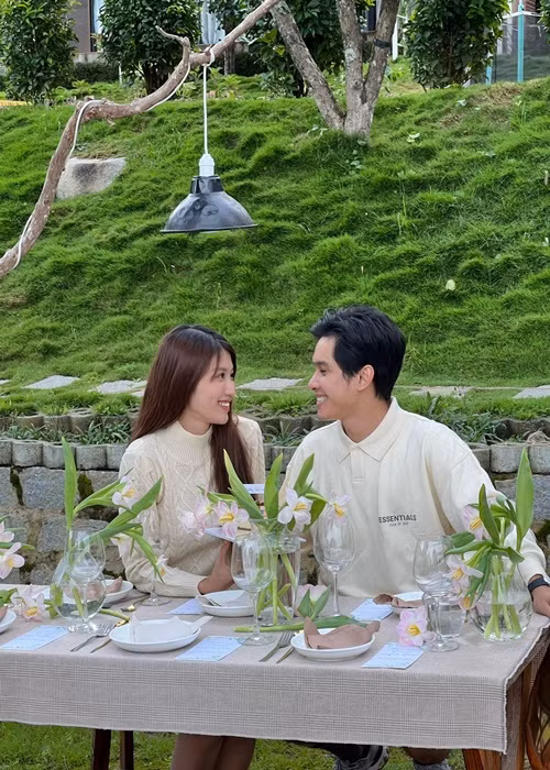 Bạn trai của Quỳnh Châu sinh năm 1989, hơn nàng hậu 5 tuổi. Ảnh: Zing