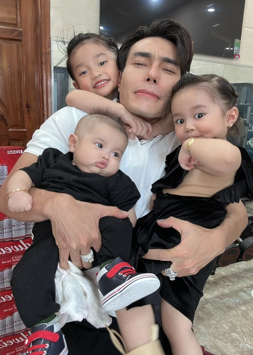 Vợ chồng Lê Dương Bảo Lâm có 3 người con chung: bé Bảo Nhi (sinh năm 2018), bé Bảo Ngọc (sinh năm 2020), bé Dĩ Kha (sinh năm 2022). Ảnh: FBNV