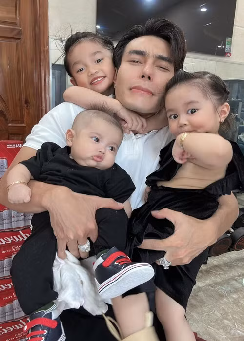 Vợ chồng Lê Dương Bảo Lâm có 3 người con chung: bé Bảo Nhi (sinh năm 2018), bé Bảo Ngọc (sinh năm 2020), bé Dĩ Kha (sinh năm 2022). Ảnh: FBNV
