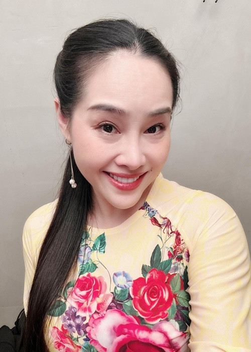 Khi sinh con, tim của Phi Nga bỗng bị ngưng nhưng cuối cùng cũng mẹ tròn con vuông. Ảnh: Zing