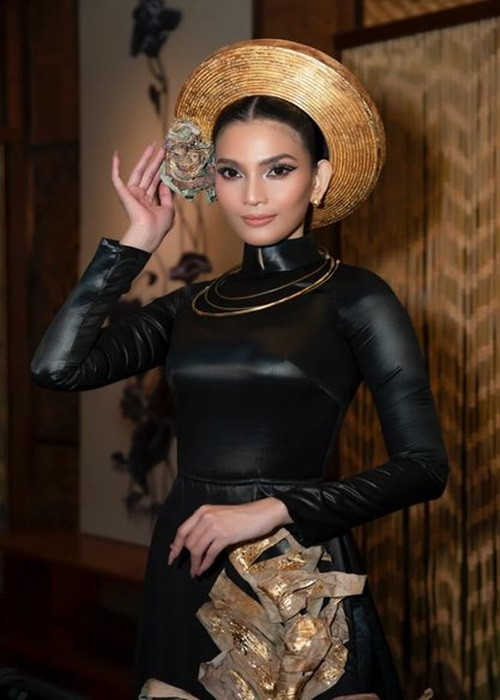 Nàng hậu gắn liền hình ảnh mái tóc dài thẳng mượt cùng tà áo dài nền nã, dịu dàng.