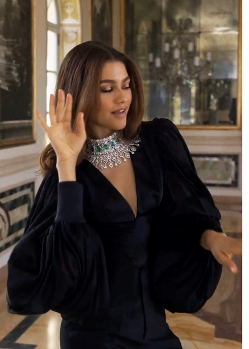 Nữ diễn viên Zendaya diện mẫu bodysuit màu đen tuyền của Công Trí trong chiến dịch quảng bá của một hãng trang sức. Ảnh: Fanpage