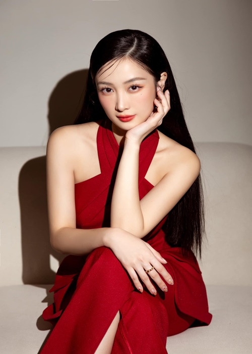 Nữ diễn viên thừa nhận, cô không có nhiều kinh nghiệm tình trường. Ảnh: FBNV