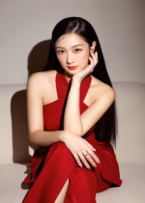 Nữ diễn viên thừa nhận, cô không có nhiều kinh nghiệm tình trường. Ảnh: FBNV