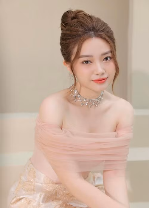 Trước "Dưới bóng cây hạnh phúc", Kiều My tham gia các vai phụ trong các phim “Hôn nhân ngõ hẹp”, “Cả một đời ân oán”, “Zippo, mù tạt và em”, “Cô gái nhà người ta”, “Đừng bắt em phải quên”, “Ngày mai bình yên”. Ảnh: FBNV