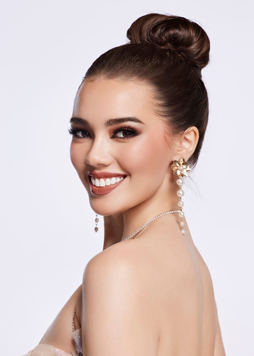 Annabelle Mae McDonnell - đại diện Philippines cũng được thuộc nhóm thí sinh mạnh. Người đẹp có chiều cao 1m75, số đo ba vòng 83 - 66 - 94cm. Ảnh: Miss Charm