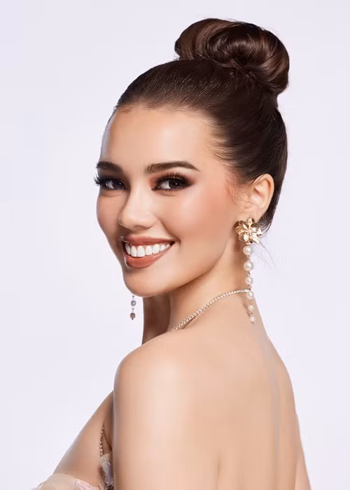 Annabelle Mae McDonnell - đại diện Philippines cũng được thuộc nhóm thí sinh mạnh. Người đẹp có chiều cao 1m75, số đo ba vòng 83 - 66 - 94cm. Ảnh: Miss Charm