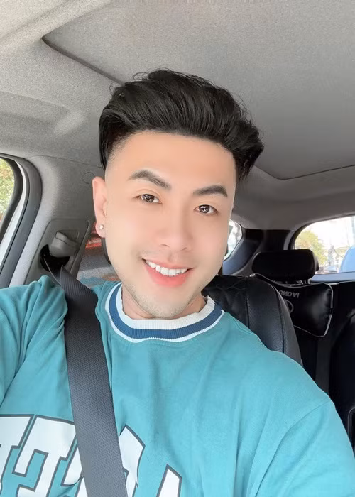 Ca sĩ Akira Phan gửi lời cảm ơn khán giả đã góp ý, xây dựng cho hình ảnh hiện tại của anh. Ảnh: FBNV