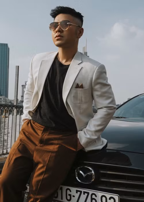 Tháng 1/2020, nam ca sĩ sinh tiết lộ, sau 6 tháng dao kéo, anh giảm thành công 8kg. Ảnh: Dân Việt