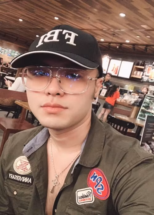 Sau khi phẫu thuật thẩm mỹ, gương mặt và thân hình của Akira Phan trở nên thon gọn hơn. Ảnh: Zing