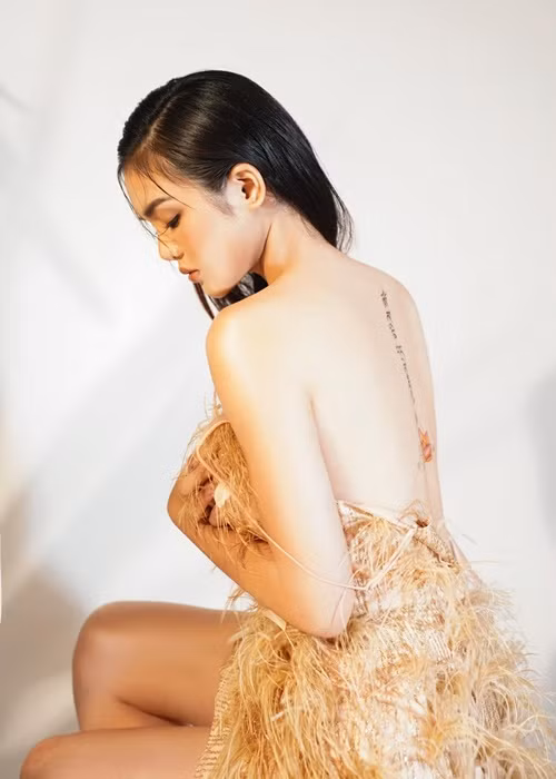 Nhiều người khen ngợi nhan sắc của Nhật Hạ hiện tại rạng rỡ hơn ngày còn son rỗi. Ảnh: FBNV