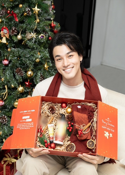 Ít ai biết, Khương Lê từng nặng đến 92kg. Anh nỗ lực giảm xuống còn 81kg cũng như đầu tư về phong cách thời trang để đóng phim. Ảnh: FBNV