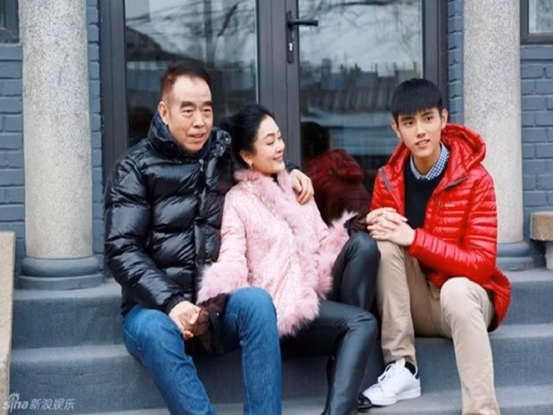 Trần Phi Vũ có gia thế “khủng”. Bố của anh là Trần Khải Ca - nam đạo diễn nổi tiếng với các bộ phim: "Bá vương biệt cơ", "Khinh kha hành thích tần vương", "Hoàng thổ địa". Ảnh: Zing