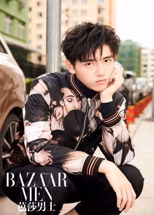 Sinh năm 2000, Trần Phi Vũ sở hữu vẻ ngoài điển trai, chiều cao 1m88. Anh đã tốt nghiệp Học viện Điện ảnh Bắc Kinh. Ảnh: Zing