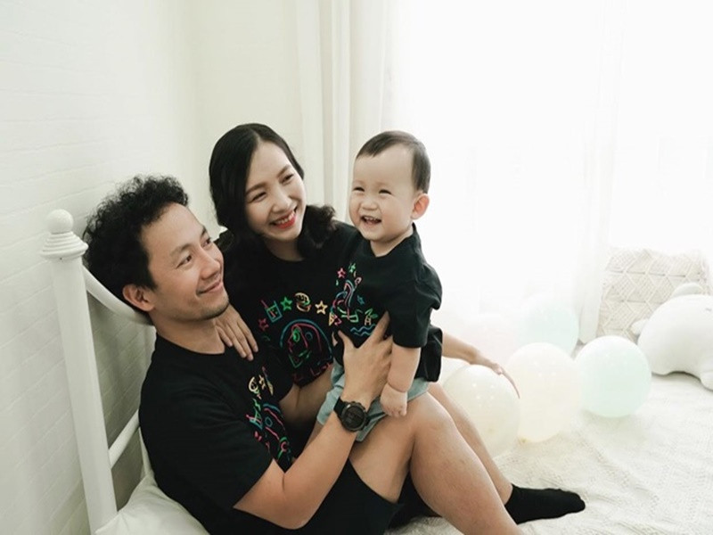 Nam rapper phụ giúp vợ chăm sóc con trai đầu lòng. Ảnh: Sức khỏe và đời sống