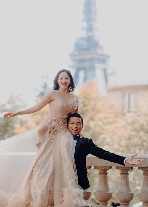 Khánh Thi nhắn nhủ Phan Hiển: "Ngày nào cũng ngọt ngào như Valentine nên nhận quà mỗi ngày nhé ông xã". Ảnh: FBNV