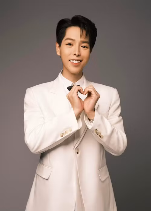 Thành công của Đức Phúc đến từ nỗ lực của chính nam ca sĩ, không phải đến từ chiêu trò hay scandal.