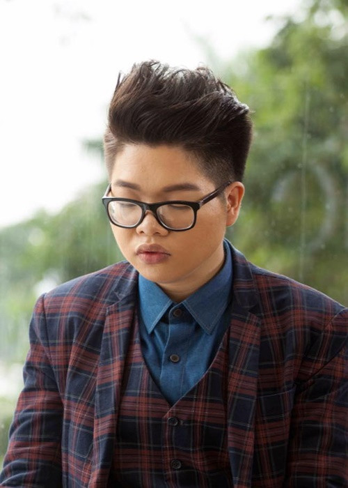 Rời cuộc thi, học trò Mỹ Tâm có sự nghiệp lẹt đẹt vì ngoại hình không được bắt mắt. Với mong muốn đổi vận, Đức Phúc quyết định "đập mặt xây lại".