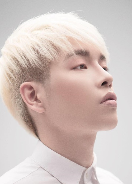 Vốn được yêu mến nhờ giọng hát nội lực, Đức Phúc càng chiếm được cảm tình của khán giả hơn khi có ngoại hình bắt mắt.