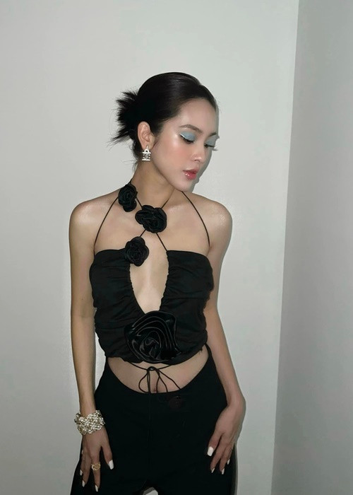 Người mẫu sinh năm 1995 có chiều cao 1m67, số đo 3 vòng 80-60-88cm.