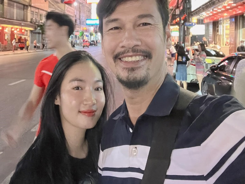 Tháng 4/2022, Tiết Cương bí mật làm đám cưới. Bà xã của nam diễn viên tên Ngọc Thưởng, kém Tiết Cương hàng chục tuổi và không hoạt động nghệ thuật.