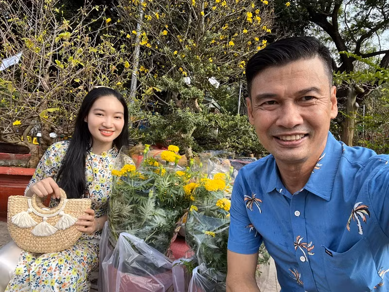 Ngọc Thưởng trẻ trung, xinh đẹp. Còn Tiết Cương được khen phong độ hơn sau đám cưới.