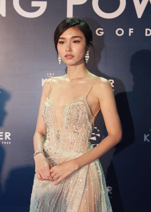 Nong Poy mệnh danh là đệ nhất mỹ nhân chuyển giới Thái. Cô sở hữu gương mặt xinh đẹp cùng vóc dáng gợi cảm.