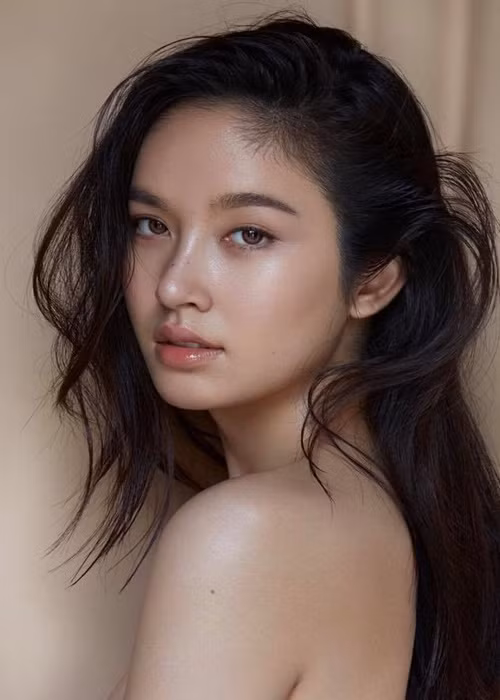 Luôn khao khát trở thành một cô gái, Nong Poy đã quyết định chuyển giới từ năm 17 tuổi.