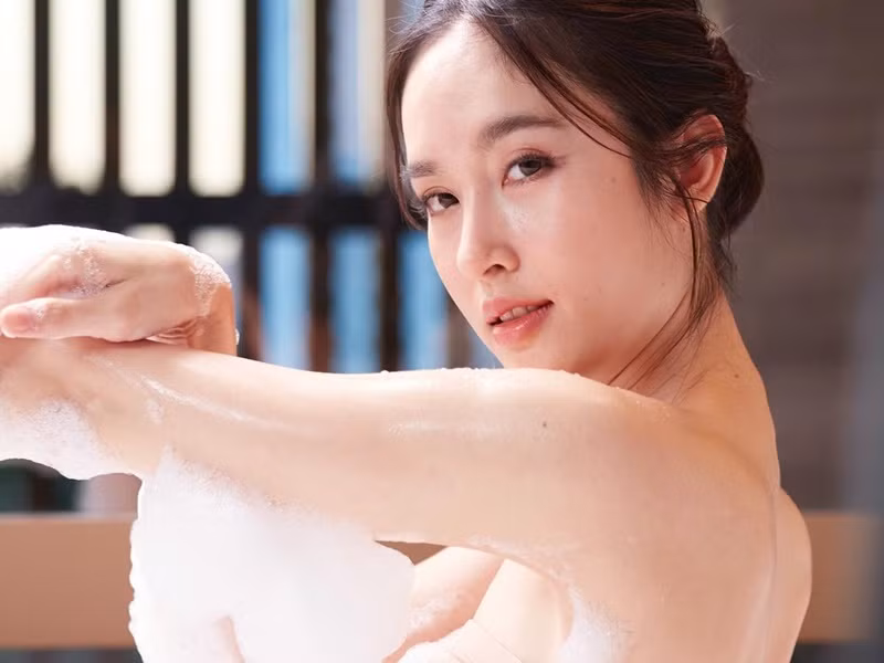 Vẻ đẹp ngọt ngào, nữ tính của mỹ nhân chuyển giới đẹp nhất Thái Lan khiến cánh mày râu mê mẩn.