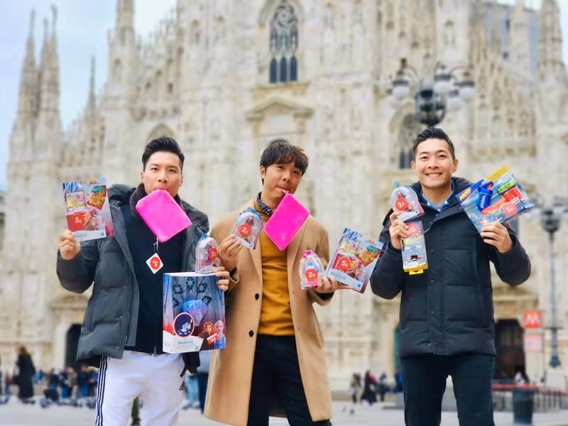 Ít ngày trước khi Ngọc Mai lộ ảnh làm cô dâu trong quá khứ, Quốc Nghiệp không lên tiếng. Tuy nhiên, anh có động thái khoe mua quà ở nước ngoài cho vợ con. Ảnh: FBNV