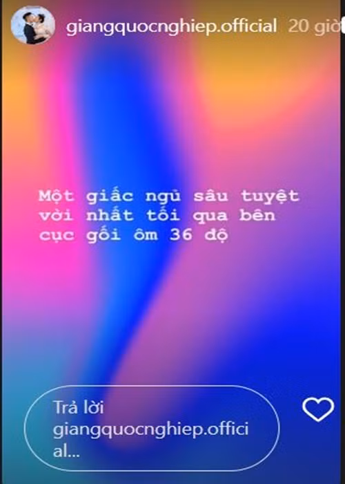 Quốc Nghiệp còn khoe hôn nhân hạnh phúc khi viết: "Một giấc ngủ sâu tuyệt vời nhất tối qua bên cục gối ôm 36 độ". Ảnh chụp màn hình