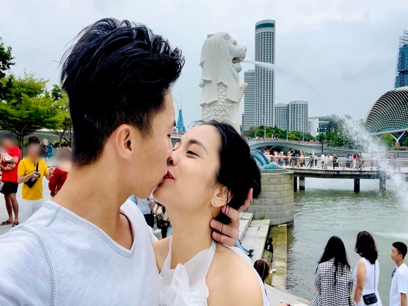 Cả hai đã đăng ký kết hôn vào năm 2015 và có hai con chung. Ảnh: FBNV