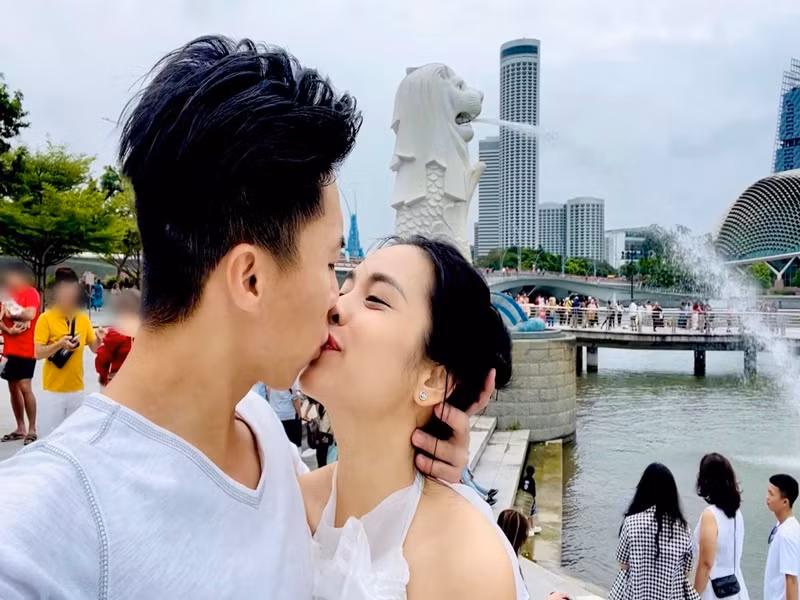 Cả hai đã đăng ký kết hôn vào năm 2015 và có hai con chung. Ảnh: FBNV