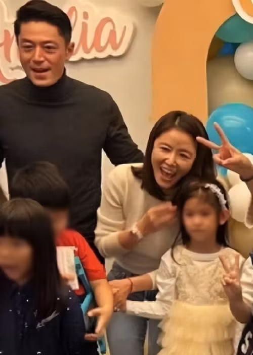 Lâm Tâm Như bức xúc khi con gái bị lộ mặt. "Ai cũng có những thứ quan trọng muốn bảo vệ, tôn trọng quyền riêng tư của người khác rất khó sao?", “nàng Hạ Tử Vy” viết trên trang cá nhân. Ảnh: Tiền Phong