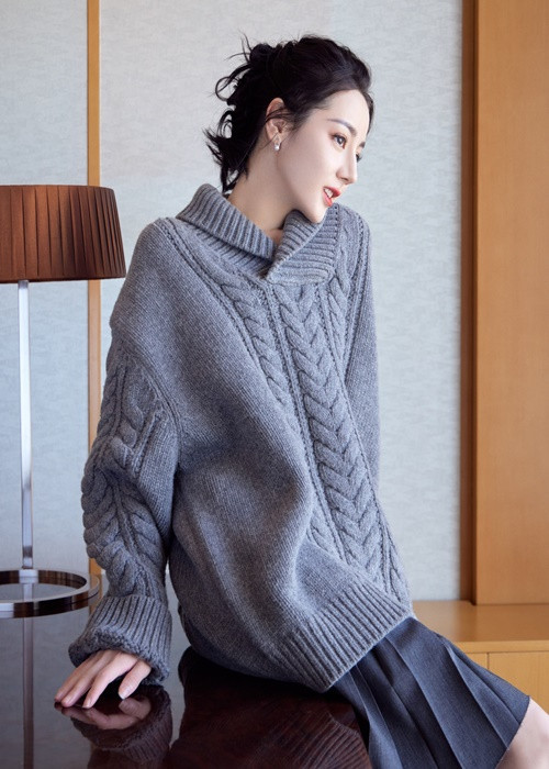 Tin đồn Địch Lệ Nhiệt Ba mang bầu rộ lên cũng bởi suốt nửa năm qua, cô không xuất hiện trước công chúng. Ảnh: Zing