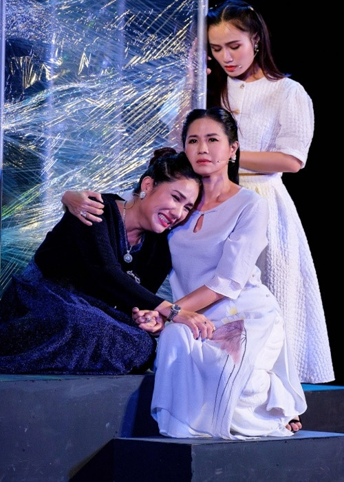 Ở lĩnh vực kịch, Cát Tường đoạt Huy chương vàng Hội diễn kịch nói chuyên nghiệp toàn quốc 2009, Huy chương bạc liên hoan sân khấu kịch chuyên nghiệp toàn quốc 2012 và Huy chương vàng liên hoan sân khấu kịch chuyên nghiệp toàn quốc 2015. Ảnh: Thế Giới Điện Ảnh