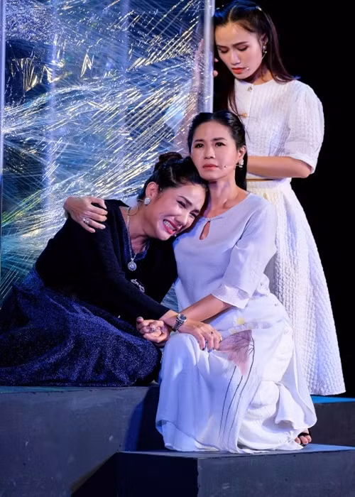 Ở lĩnh vực kịch, Cát Tường đoạt Huy chương vàng Hội diễn kịch nói chuyên nghiệp toàn quốc 2009, Huy chương bạc liên hoan sân khấu kịch chuyên nghiệp toàn quốc 2012 và Huy chương vàng liên hoan sân khấu kịch chuyên nghiệp toàn quốc 2015. Ảnh: Thế Giới Điện Ảnh